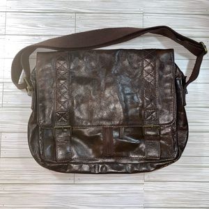 Vintage WILSONS LEATHER Dark Brown Leather Messenger Crossbody Bag Work Career